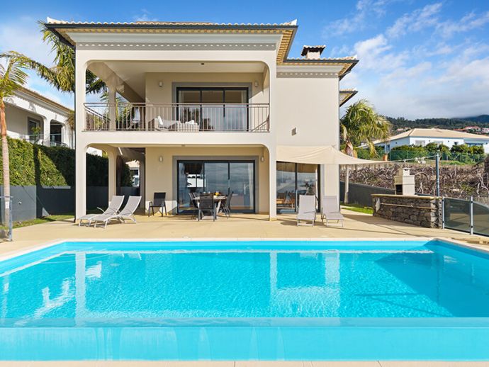 Villa und Pool