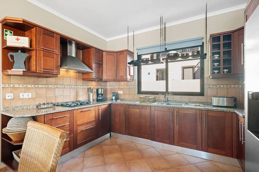 Fully equipped kitchen