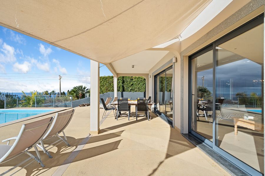 Villa Terrasse und Pool